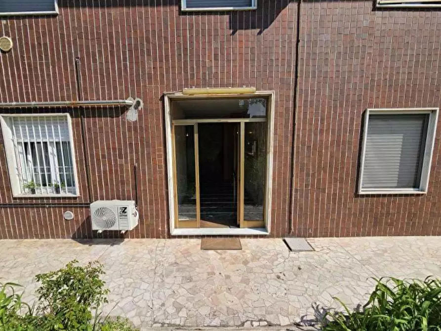 Immagine 10 di Appartamento in vendita  in Via Venezia a Limbiate