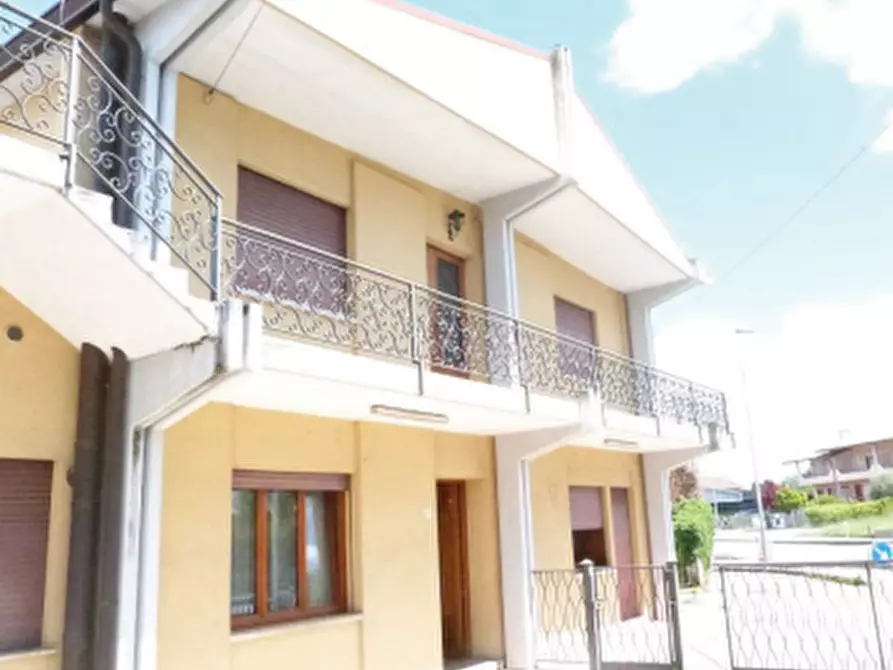 Immagine 1 di Casa indipendente in vendita  in Via Castellana a Paese