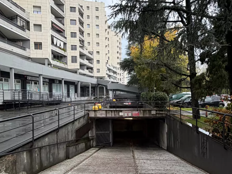 Immagine 1 di Garage in vendita  in Strada San Faustino a Modena