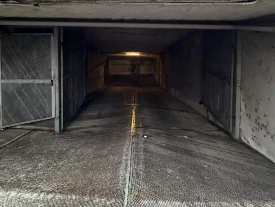 Immagine 2 di Garage in vendita  in Strada San Faustino a Modena
