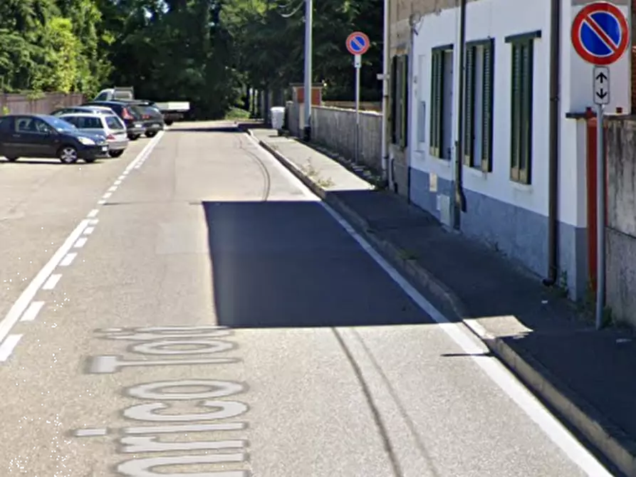 Immagine 5 di Negozio in vendita  in Via Enrico Toti a Bovisio-Masciago