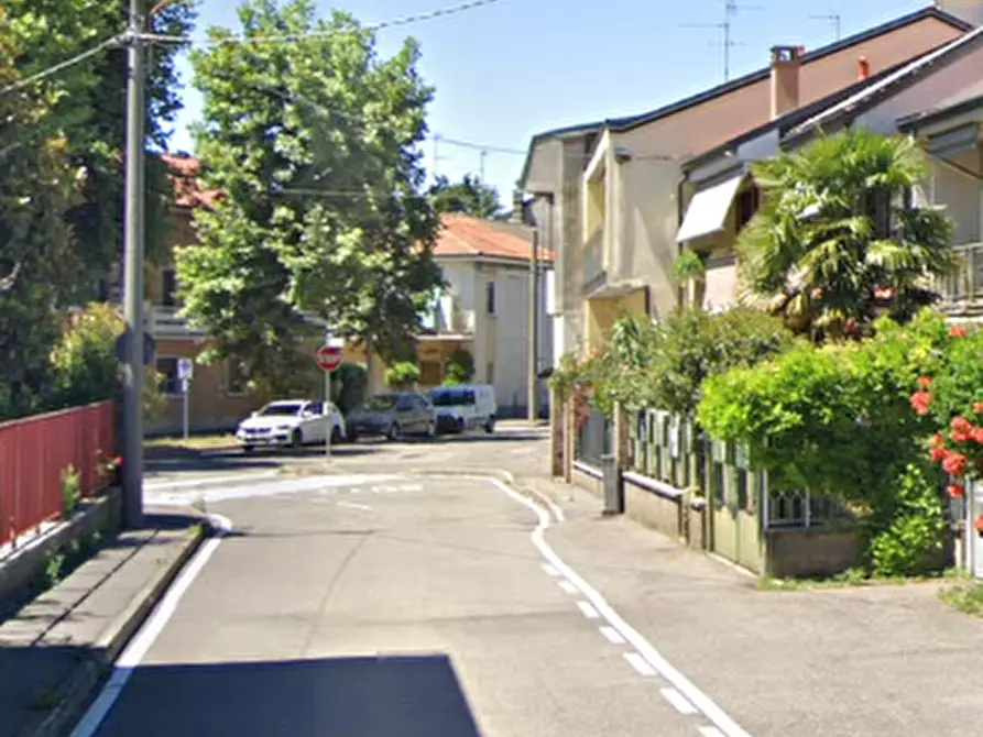 Immagine 6 di Negozio in vendita  in Via Enrico Toti a Bovisio-Masciago