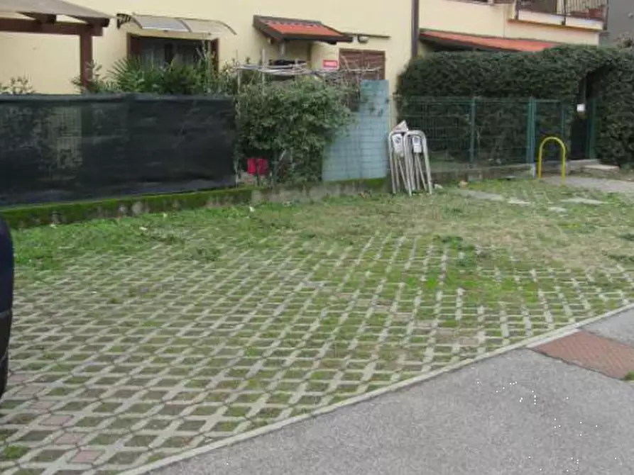 Immagine 3 di Posto auto in vendita  in via Sempione a Settimo Milanese