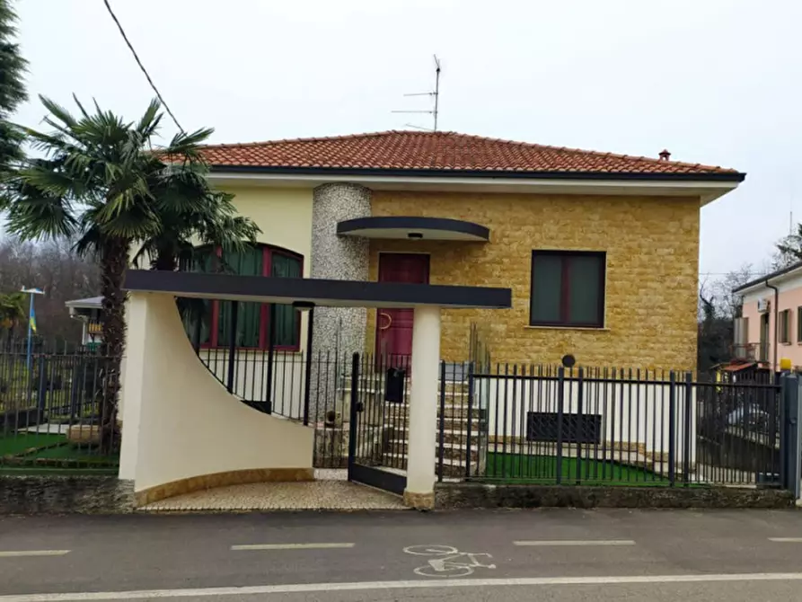 Immagine 2 di Casa indipendente in vendita  in Via Milano a Cairate