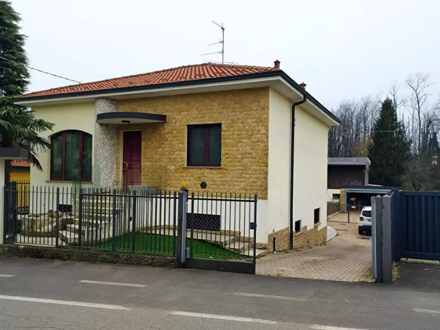 Immagine 3 di Casa indipendente in vendita  in Via Milano a Cairate