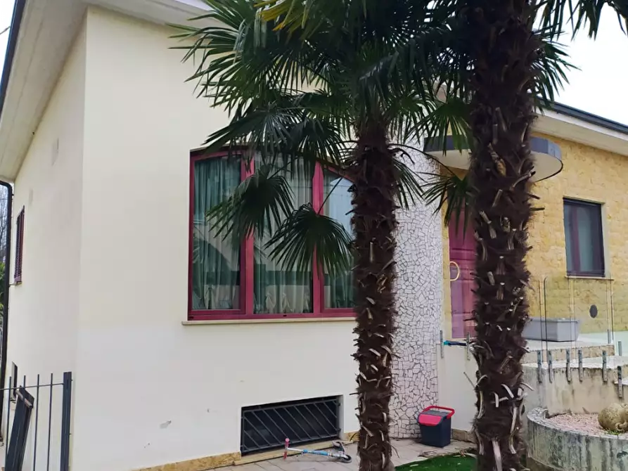 Immagine 4 di Casa indipendente in vendita  in Via Milano a Cairate