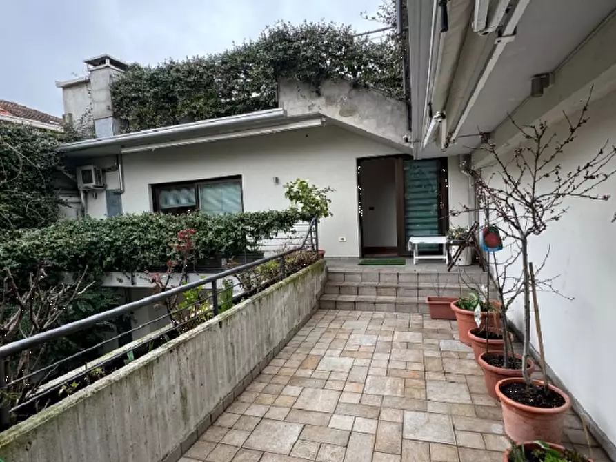 Immagine 3 di Appartamento in vendita  in Via Vincenzo Bellini  a Busto Arsizio