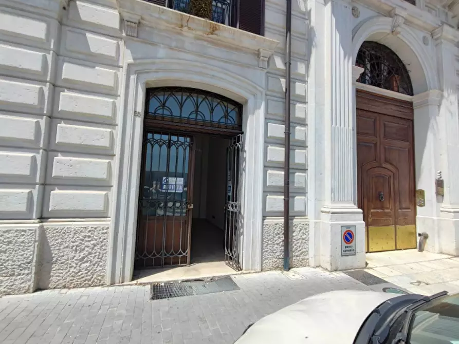 Immagine 1 di Negozio in vendita  in Via Umberto I a Campobasso