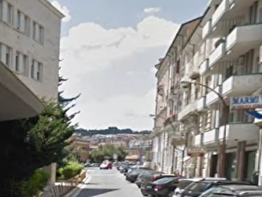 Immagine 3 di Negozio in vendita  in Via Umberto I a Campobasso
