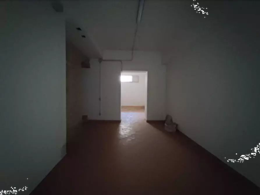 Immagine 12 di Negozio in vendita  in Via Umberto I a Campobasso