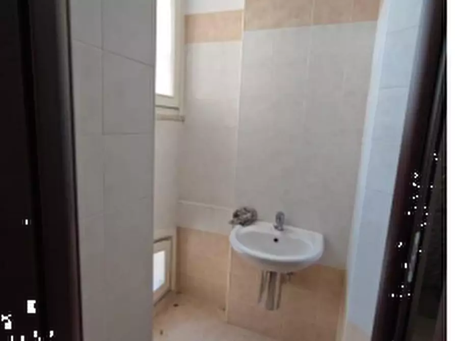Immagine 16 di Negozio in vendita  in Via Umberto I a Campobasso