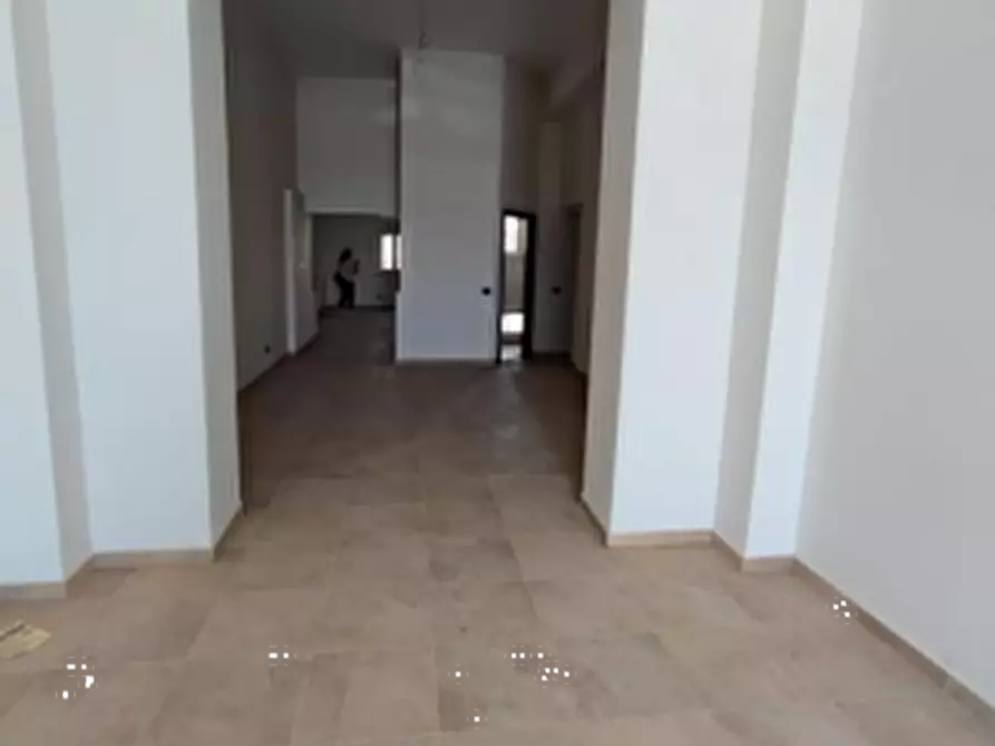 Immagine 17 di Negozio in vendita  in Via Umberto I a Campobasso