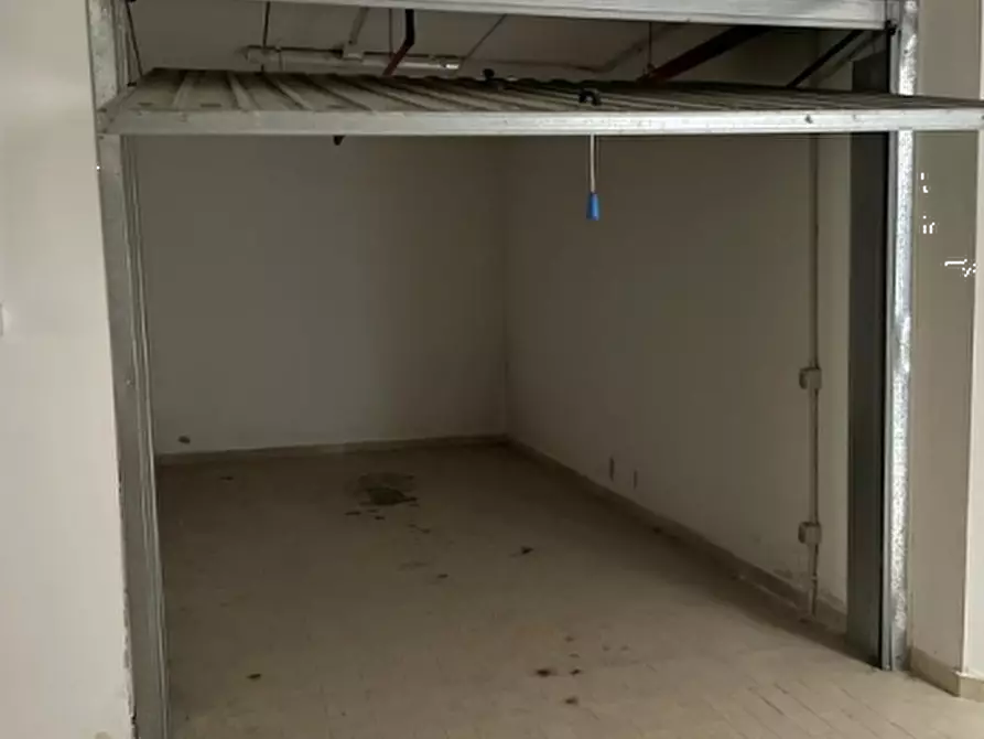 Immagine 1 di Garage in vendita  in Via Umberto I a Campobasso
