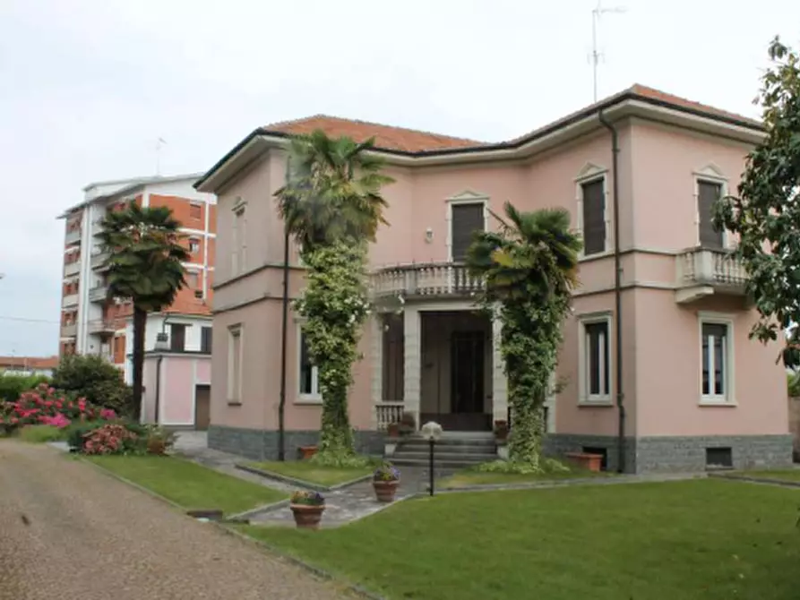 Immagine 1 di Villa in vendita  in Via della Liberazione a Gallarate