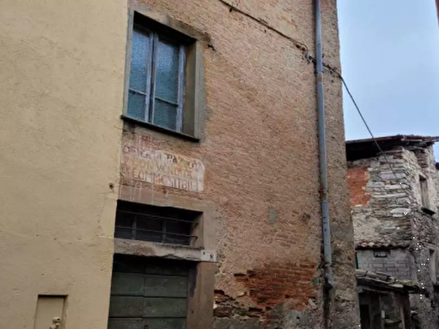 Immagine 1 di Porzione di casa in vendita  in Vicolo Carate  a Grandola Ed Uniti