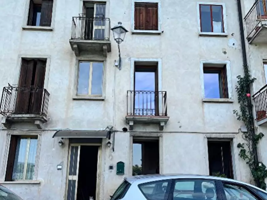 Immagine 1 di Casa indipendente in vendita  in Località Ambrosini  a Valdagno