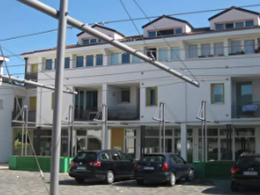 Immagine 2 di Negozio in vendita  in Viale Roma  a Schio