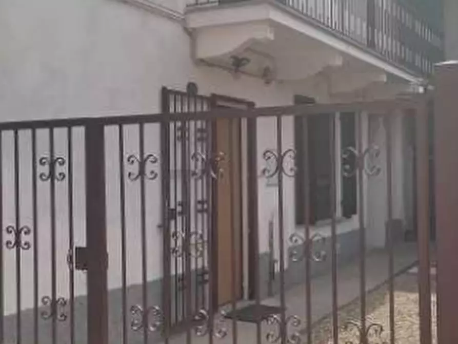 Immagine 2 di Casa indipendente in vendita  in Via Montebello a Cassolnovo