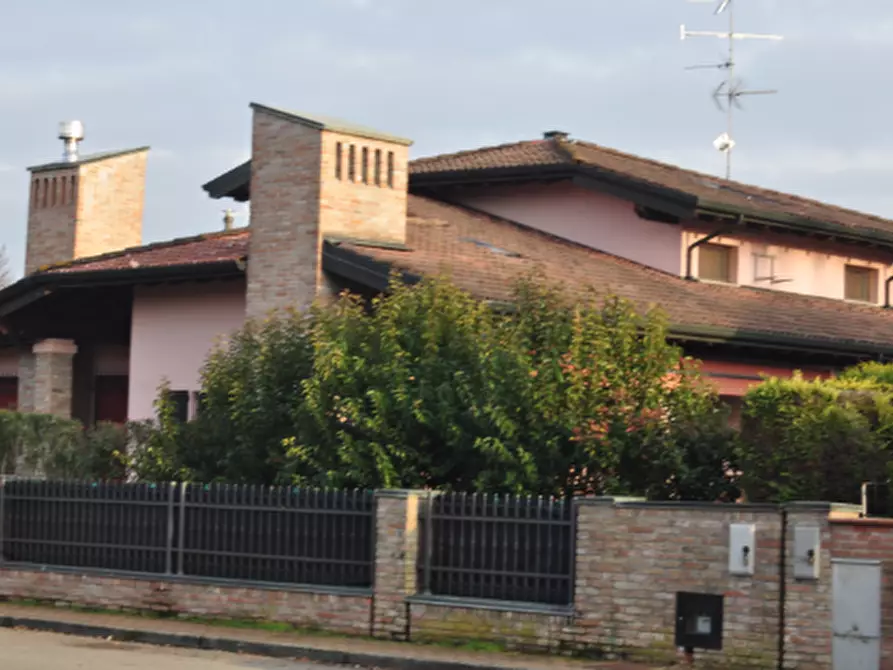 Immagine 2 di Villa in vendita  in Via Ampere, fraz. Massa Finalese a Finale Emilia