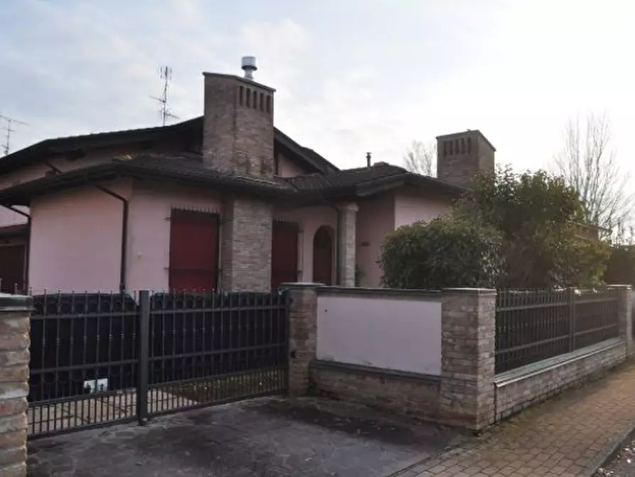 Immagine 5 di Villa in vendita  in Via Ampere, fraz. Massa Finalese a Finale Emilia