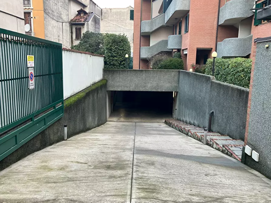 Immagine 1 di Garage in vendita  in Via Col di Lana a Monza