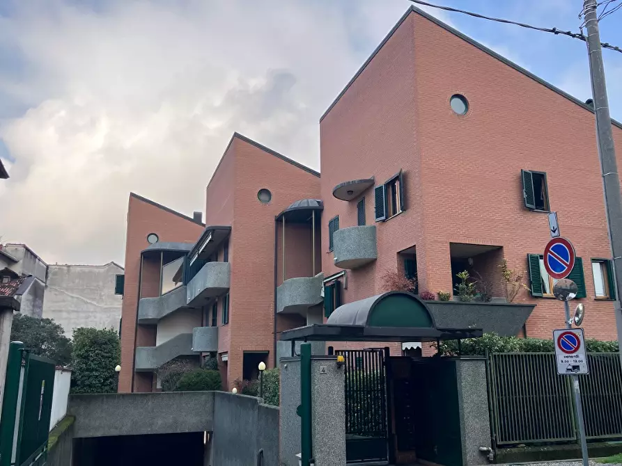 Immagine 2 di Garage in vendita  in Via Col di Lana a Monza