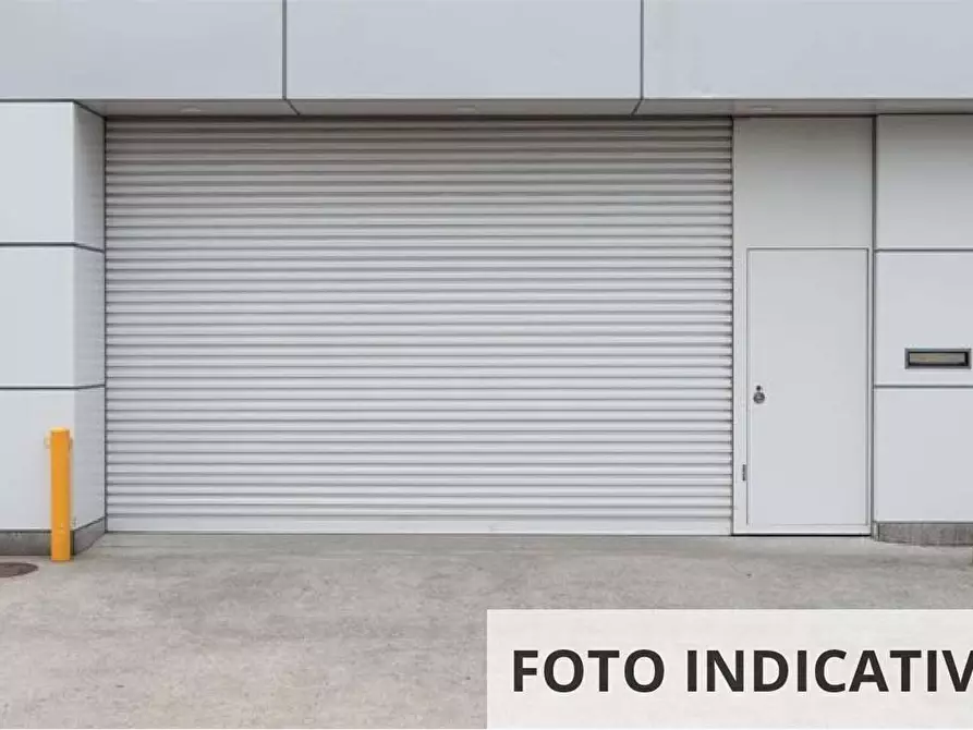 Immagine 10 di Garage in vendita  in Via Due Giugno a Legnaro
