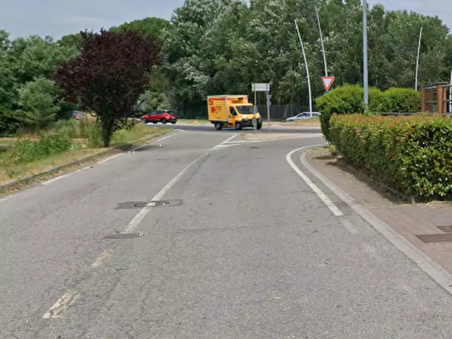 Immagine 8 di Garage in vendita  in Via Della Stazione a San Martino Siccomario