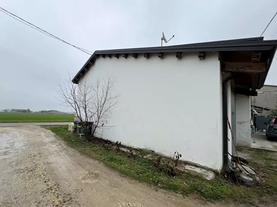 Immagine 3 di Casa indipendente in vendita  in Via Confine a Concordia Sulla Secchia