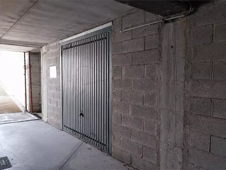 Immagine 1 di Garage in vendita  in Via Della Stazione a San Martino Siccomario