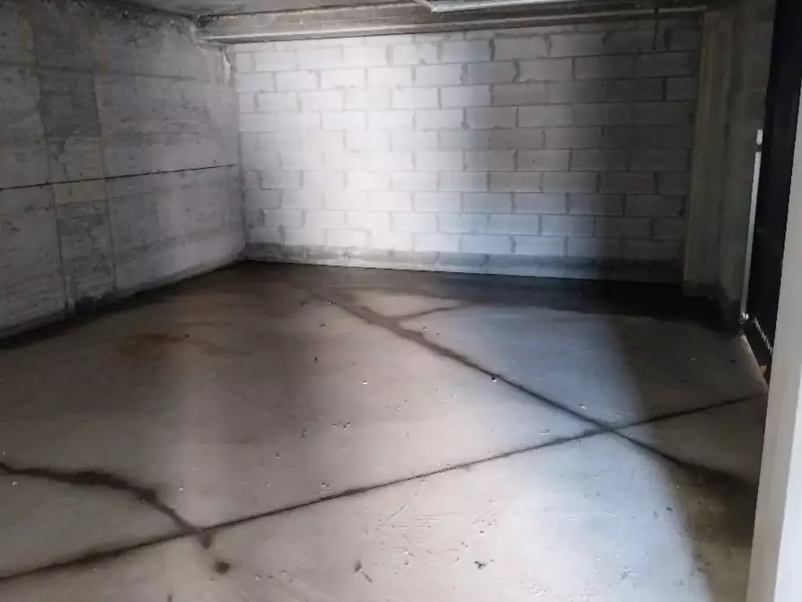 Immagine 2 di Garage in vendita  in Via Della Stazione a San Martino Siccomario