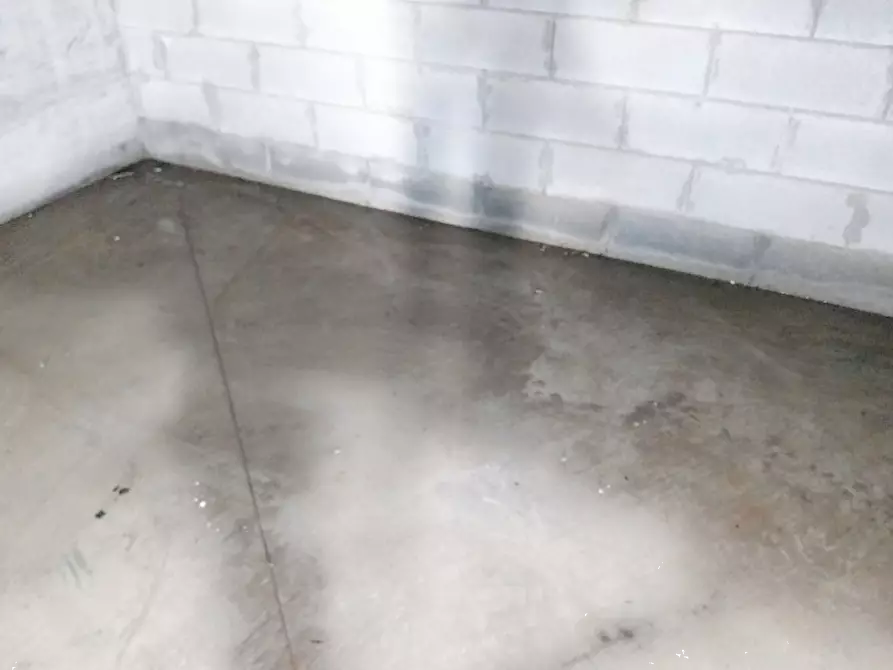 Immagine 3 di Garage in vendita  in Via Della Stazione a San Martino Siccomario