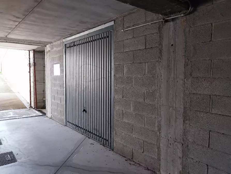Immagine 1 di Garage in vendita  in Via della Stazione  a San Martino Siccomario