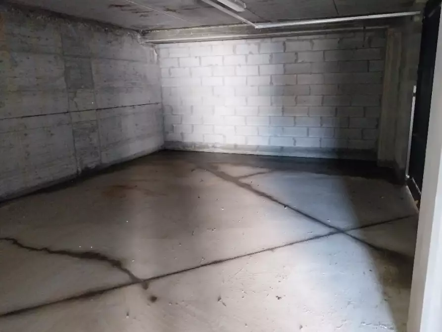 Immagine 2 di Garage in vendita  in Via della Stazione  a San Martino Siccomario