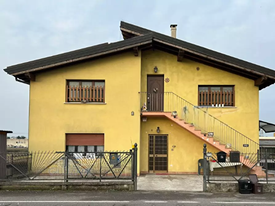 Immagine 1 di Appartamento in vendita  in Via Valena a Palazzolo Sull'oglio
