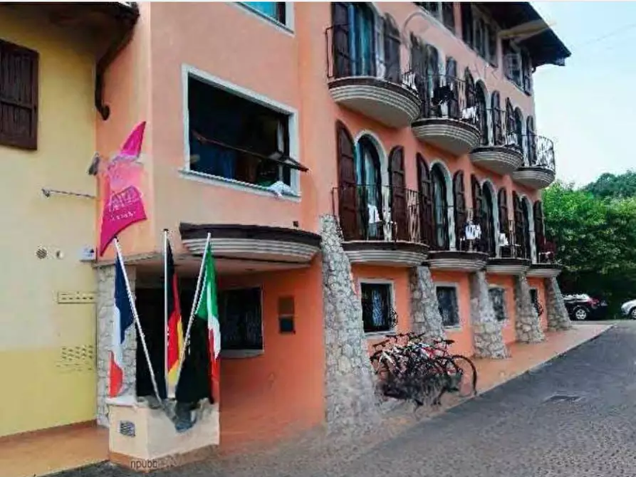 Immagine 1 di Hotel in vendita  in Via Catullo a Manerba Del Garda