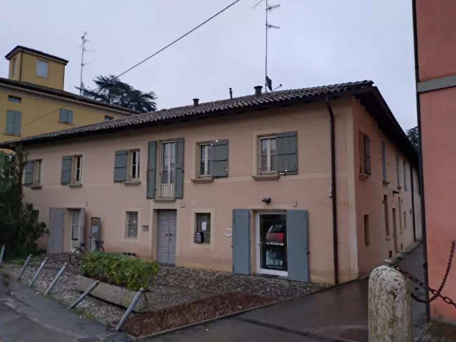 Immagine 1 di Ufficio in vendita  in Viale Umberto I a Reggio Nell'emilia