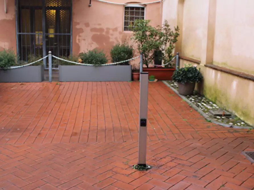 Immagine 4 di Ufficio in vendita  in Viale Umberto I a Reggio Nell'emilia