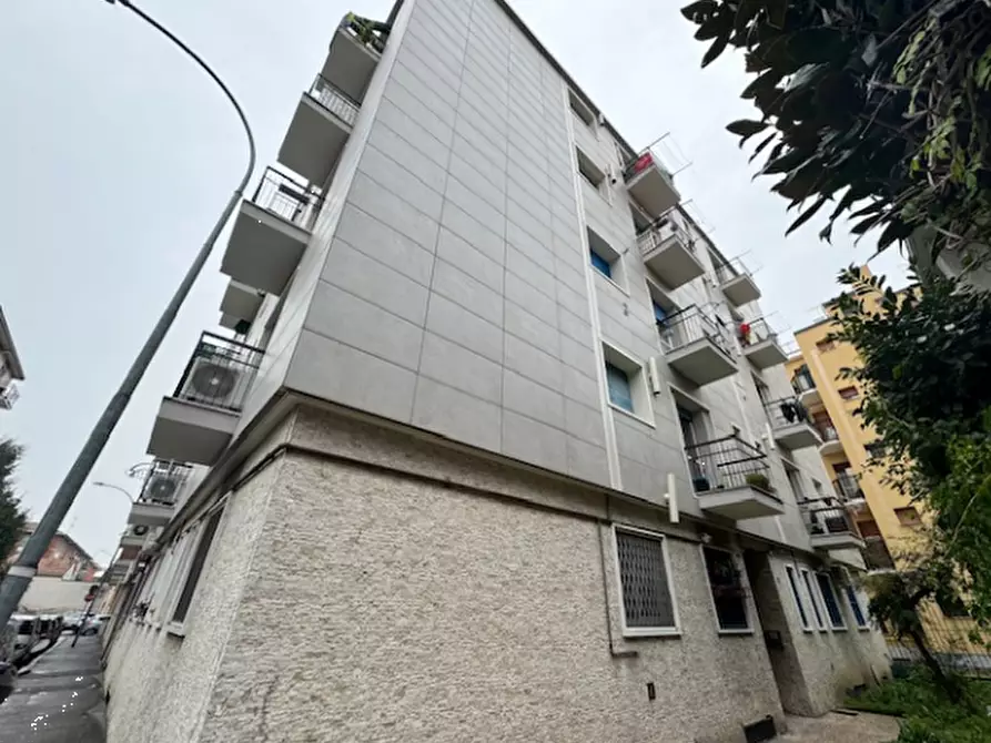Immagine 1 di Appartamento in vendita  in Via Francesco Petrarca a Cesano Boscone