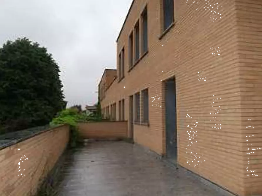 Immagine 1 di Stabile in vendita  in Via Della Trinità   a Gavirate