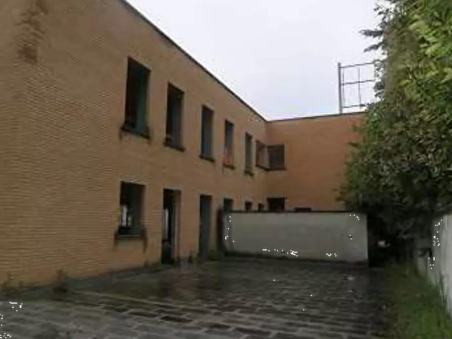 Immagine 2 di Stabile in vendita  in Via Della Trinità   a Gavirate
