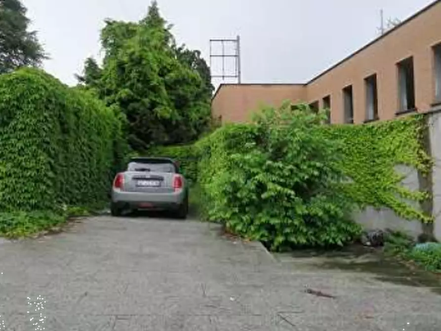Immagine 12 di Stabile in vendita  in Via Della Trinità   a Gavirate