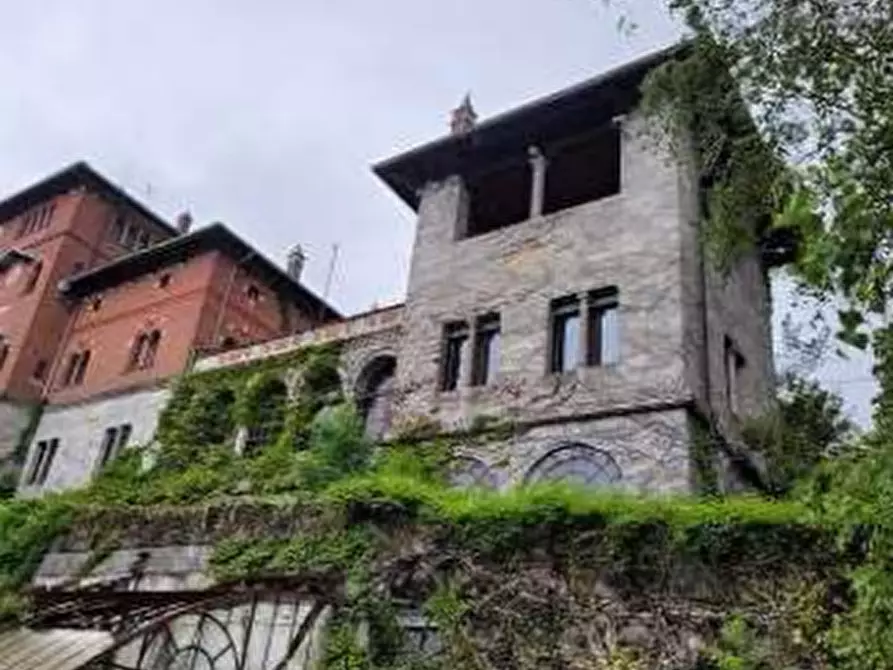 Immagine 1 di Villa in vendita  in Via Dell Trinità a Gavirate