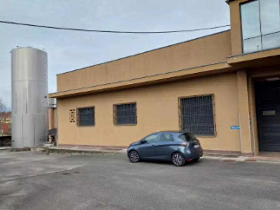 Immagine 2 di Capannone industriale in vendita  in Via Volta a Cucciago