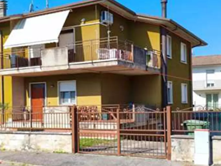 Immagine 2 di Porzione di casa in vendita  in Via Antonio Labriola a Villafranca Di Verona