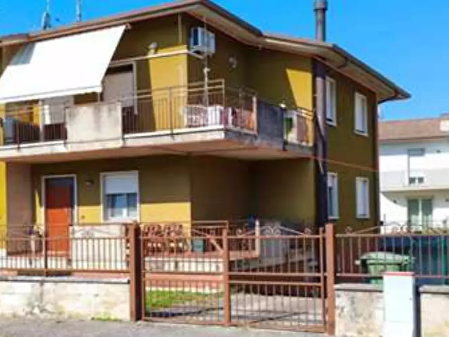 Immagine 6 di Porzione di casa in vendita  in Via Antonio Labriola a Villafranca Di Verona