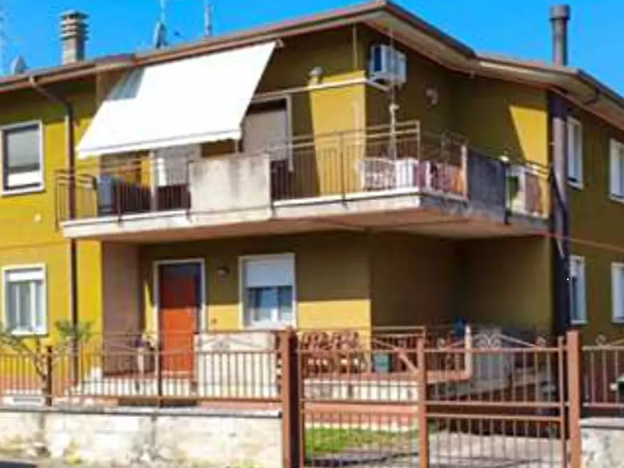 Immagine 10 di Porzione di casa in vendita  in Via Antonio Labriola a Villafranca Di Verona