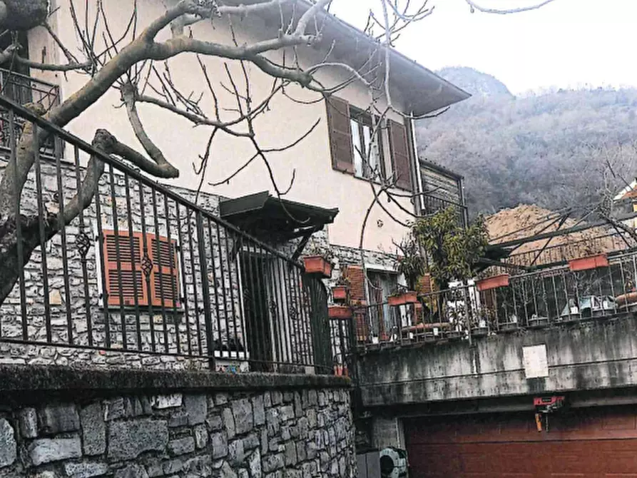 Immagine 3 di Appartamento in vendita  in Via Vanetti a Porlezza