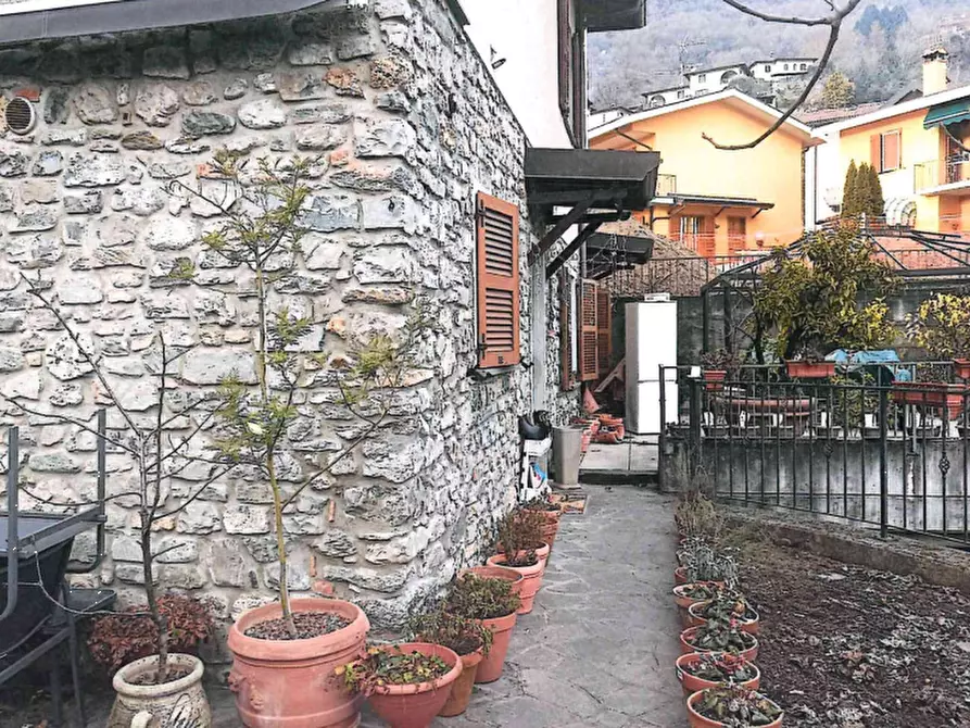 Immagine 4 di Appartamento in vendita  in Via Vanetti a Porlezza