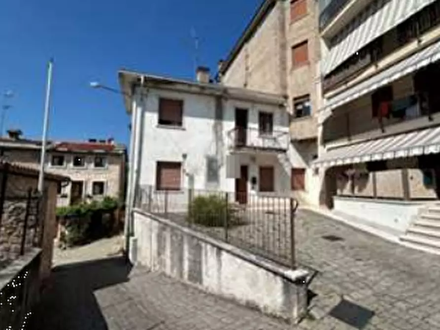 Immagine 3 di Porzione di casa in vendita  in Via Borgo Paglia  a Cerro Veronese